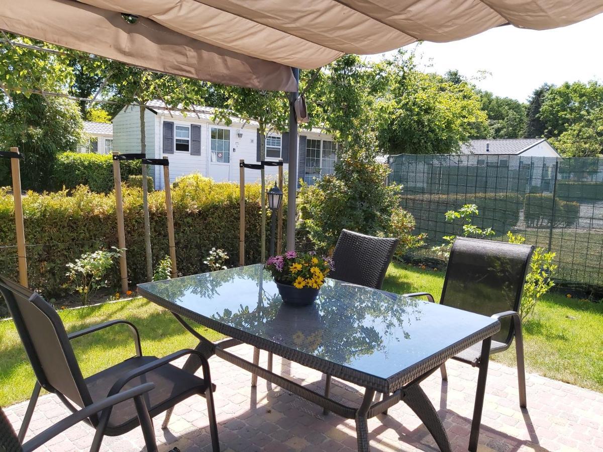 Bospareltjes Luxe Chalets Alleen Voor Recreatie 오이스터위지크 외부 사진